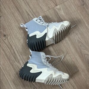 Converse Run Star  High-Top Sneakers